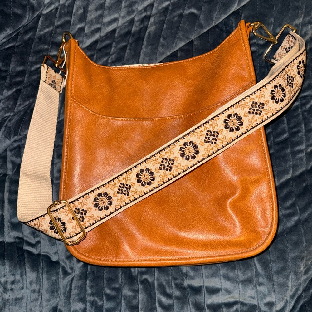 Stylish Tan Leather Shoulder Bag